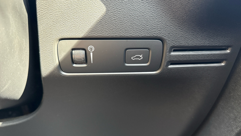 Volvo Xc40 2.0 B4P R DESIGN 5dr Auto Petrol Estate